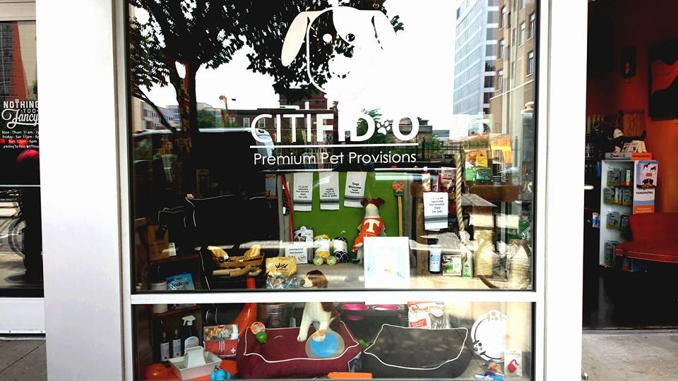 Specialty Pet Food & Accessories Shop in Knoxville, TN